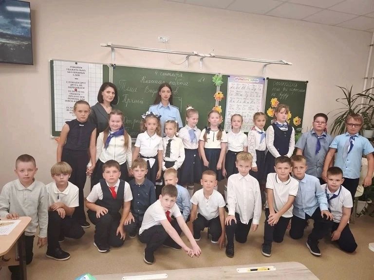 Слова, которые берегут мир: в школе Котовска прошла профилактическая беседа с участием сотрудников полиции»