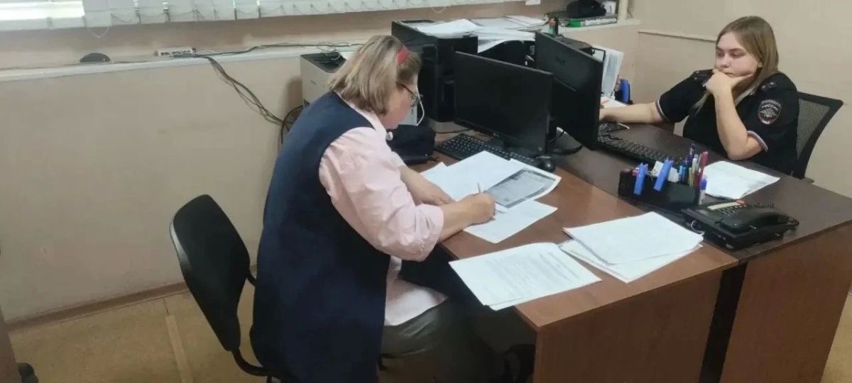 В Тамбове пресекли расклейку объявлений на остановках В Тамбове пресекли расклейку объявлений на остановках