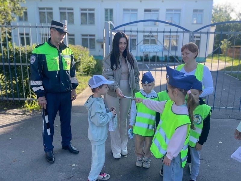 В Мичуринске прошла профилактическая акция «Детям - безопасную дорогу» В Мичуринске прошла профилактическая акция «Детям - безопасную дорогу»