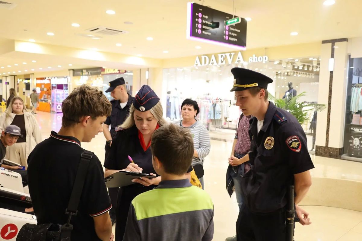 Сотрудники полиции провели профилактический рейд Сотрудники полиции провели профилактический рейд