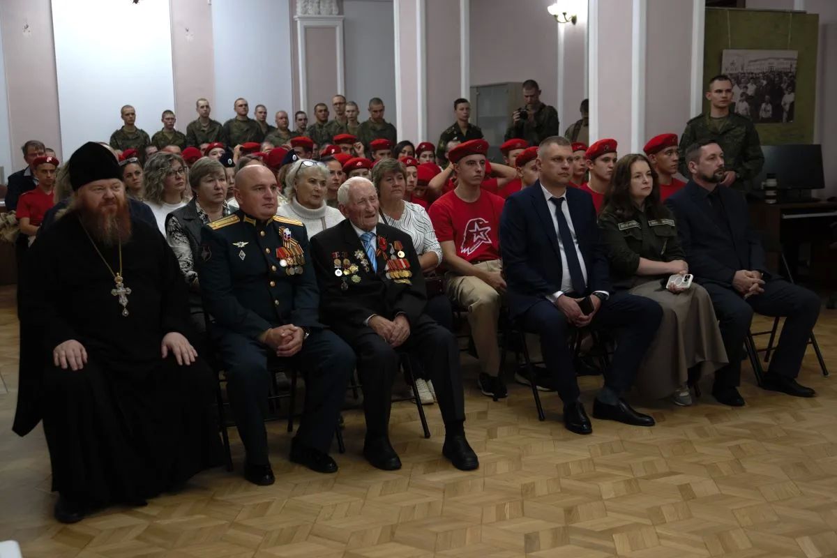 Капсула времени с посланием ветеранов передана в музей Тамбова Капсула времени с посланием ветеранов передана в музей Тамбова