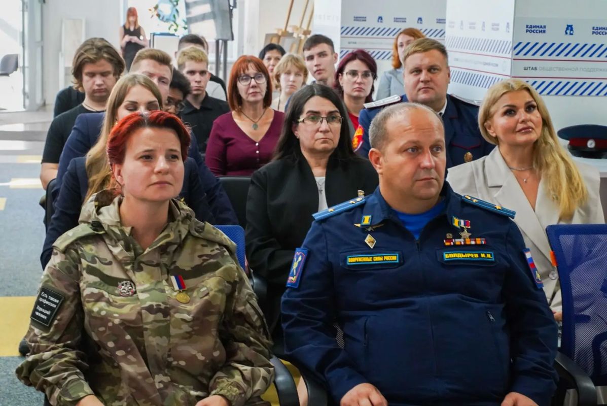 Сегодня в Штабе общественной поддержки партии «Единая Россия» представили работы школьников – финалистов Всероссийского конкурса «Сохраним историческую память о защитниках Донбасса и Новороссии» Сегодня в Штабе общественной поддержки партии «Единая Россия» представили работы школьников – финалистов Всероссийского конкурса «Сохраним историческую память о защитниках Донбасса и Новороссии»
