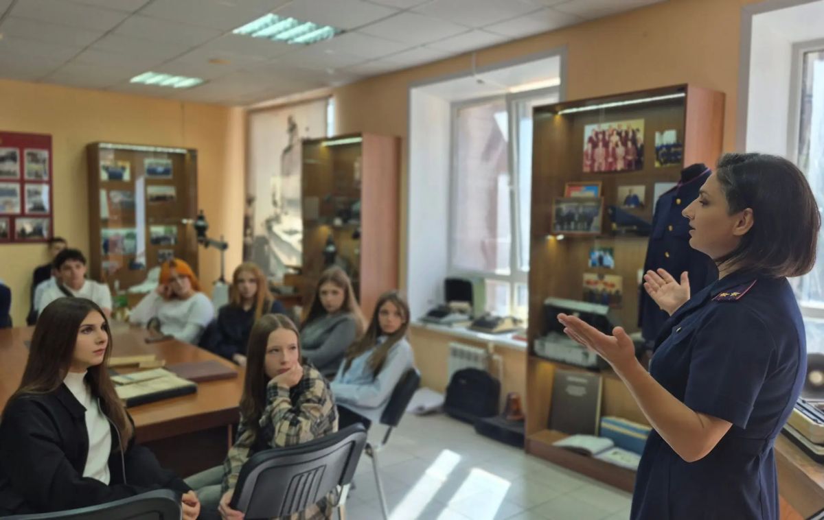 Сотрудники следственного управления по Тамбовской области проводят встречи с учащимися открывшихся профильных кадетских классов СК России Сотрудники следственного управления по Тамбовской области проводят встречи с учащимися открывшихся профильных кадетских классов СК России