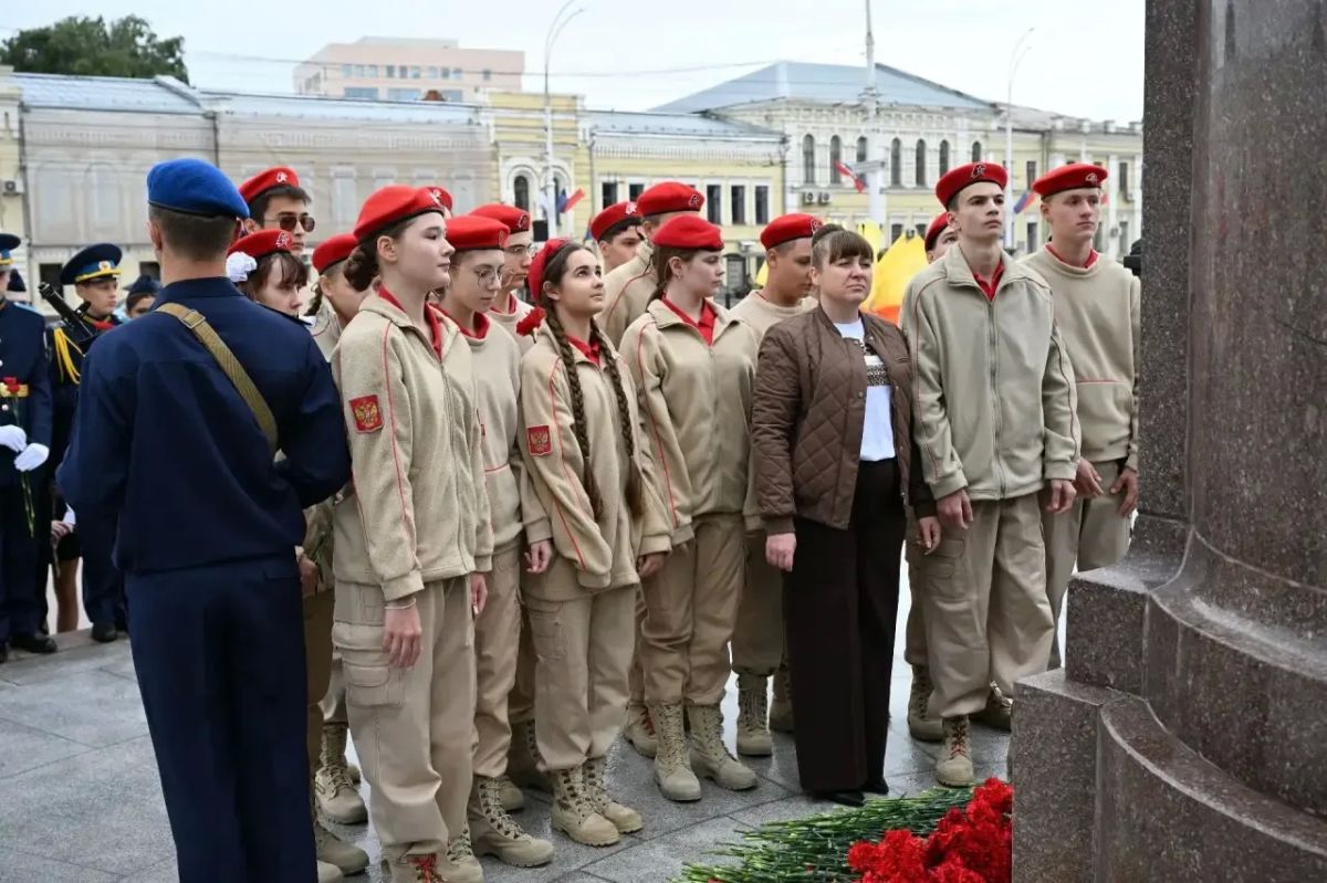 Сегодня 103 года со дня рождения Зои Космодемьянской, первой женщины, удостоенной звания Героя Советского Союза в годы Великой Отечественной войны Сегодня 103 года со дня рождения Зои Космодемьянской, первой женщины, удостоенной звания Героя Советского Союза в годы Великой Отечественной войны