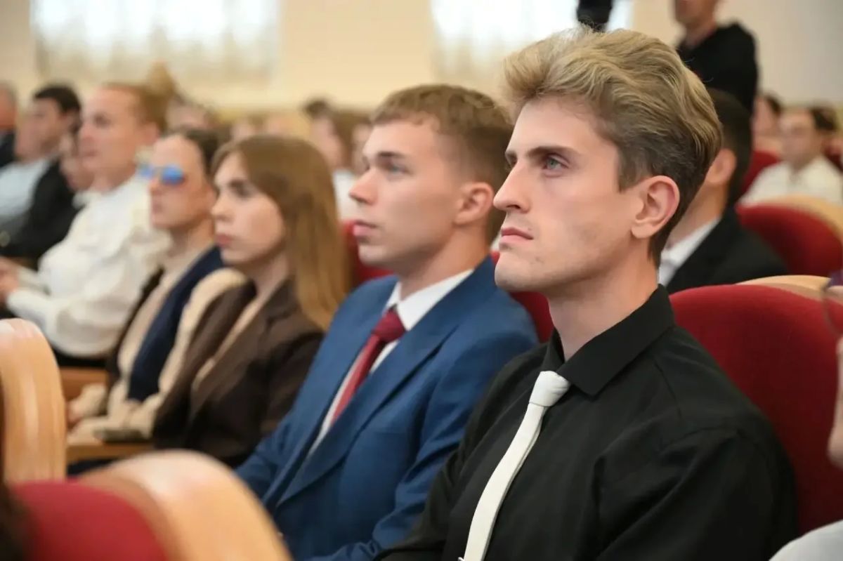 Максим Косенков: Сегодня вместе с председателем Тамбовской городской Думы Константином Кутейниковым в торжественной обстановке вручили именные стипендии и единовременные премии имени первого мэра Тамбова Валерия Николаевича... Максим Косенков: Сегодня вместе с председателем Тамбовской городской Думы Константином Кутейниковым в торжественной обстановке вручили именные стипендии и единовременные премии имени первого мэра Тамбова Валерия Николаевича...