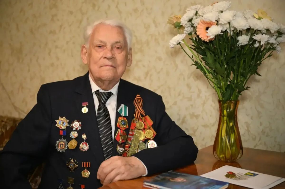 Максим Косенков: Сегодня мне особенно приятно было лично поздравить с 99-летием участника Великой Отечественной войны, Почётного гражданина города Тамбова Александра Тимофеевича Храмцова Максим Косенков: Сегодня мне особенно приятно было лично поздравить с 99-летием участника Великой Отечественной войны, Почётного гражданина города Тамбова Александра Тимофеевича Храмцова