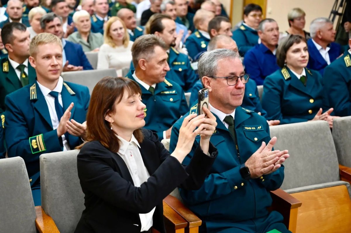 Председатель Тамбовской областной Думы Евгений Матушкин принял участие в торжественном мероприятии, посвященном Дню работников леса Председатель Тамбовской областной Думы Евгений Матушкин принял участие в торжественном мероприятии, посвященном Дню работников леса