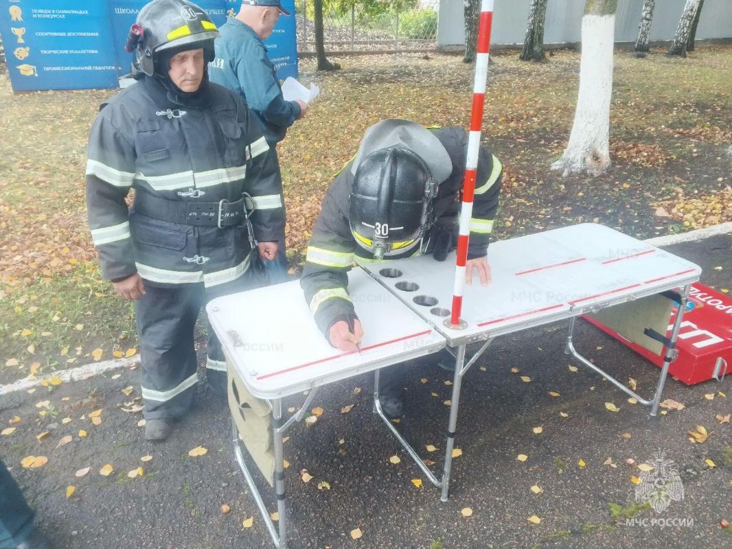 Огнеборцы не допустили распространение условного пожара Огнеборцы не допустили распространение условного пожара