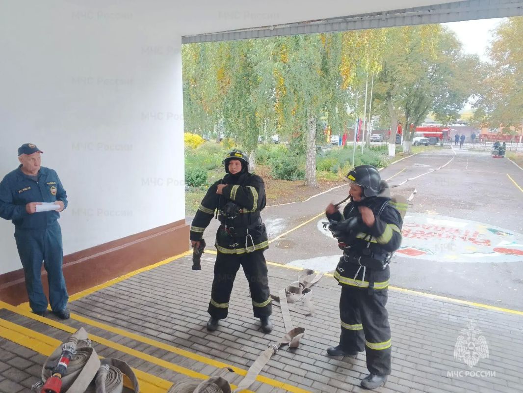 Огнеборцы не допустили распространение условного пожара Огнеборцы не допустили распространение условного пожара