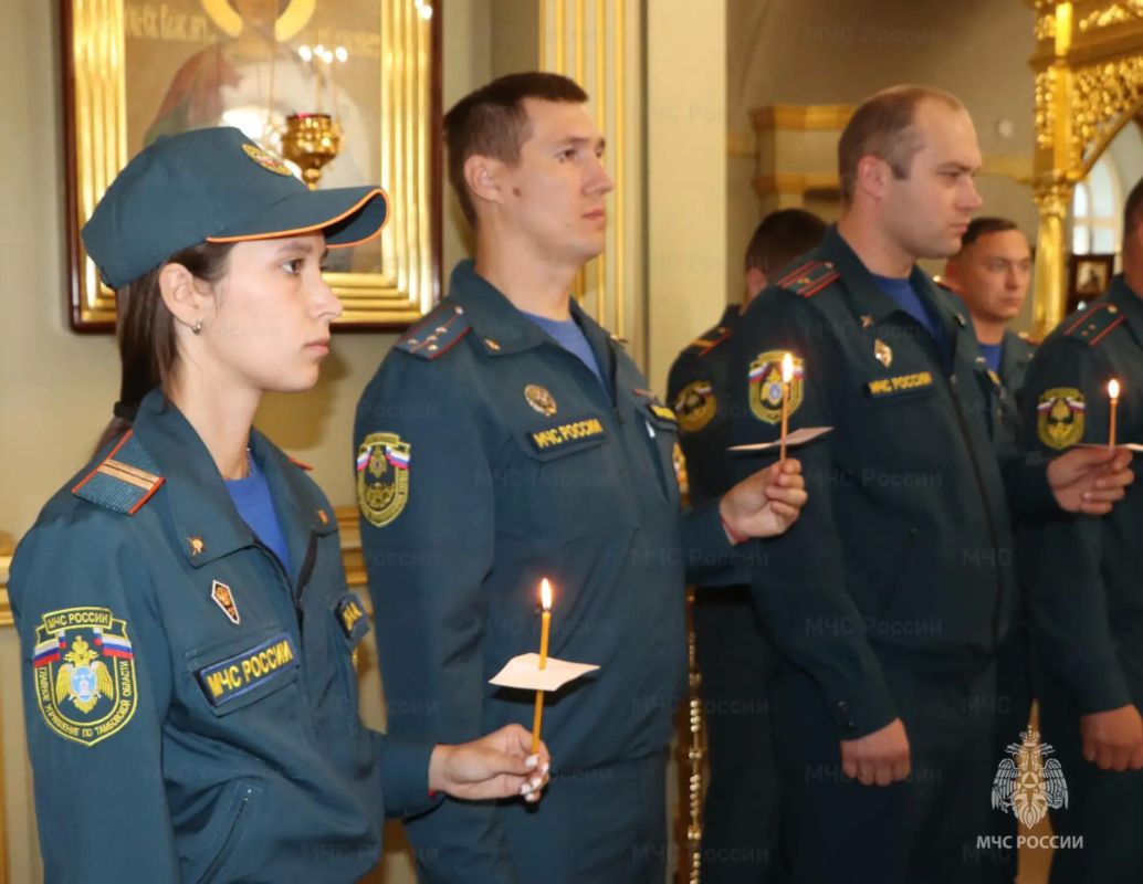 Сотрудники Главного управления приняли участие в благодарственном молебне в честь образа Божьей Матери «Неопалимая Купина» Сотрудники Главного управления приняли участие в благодарственном молебне в честь образа Божьей Матери «Неопалимая Купина»