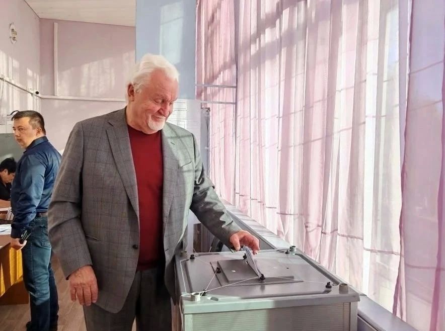 Председатель облдумы Евгений Матушкин проголосовал на выборах депутатов Государственной Думы и областной Думы Председатель облдумы Евгений Матушкин проголосовал на выборах депутатов Государственной Думы и областной Думы