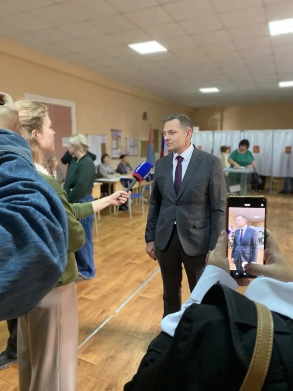 Андрей Офицеров принял участие в голосовании на выборах депутатов Государственной Думы и регионального парламента Андрей Офицеров принял участие в голосовании на выборах депутатов Государственной Думы и регионального парламента