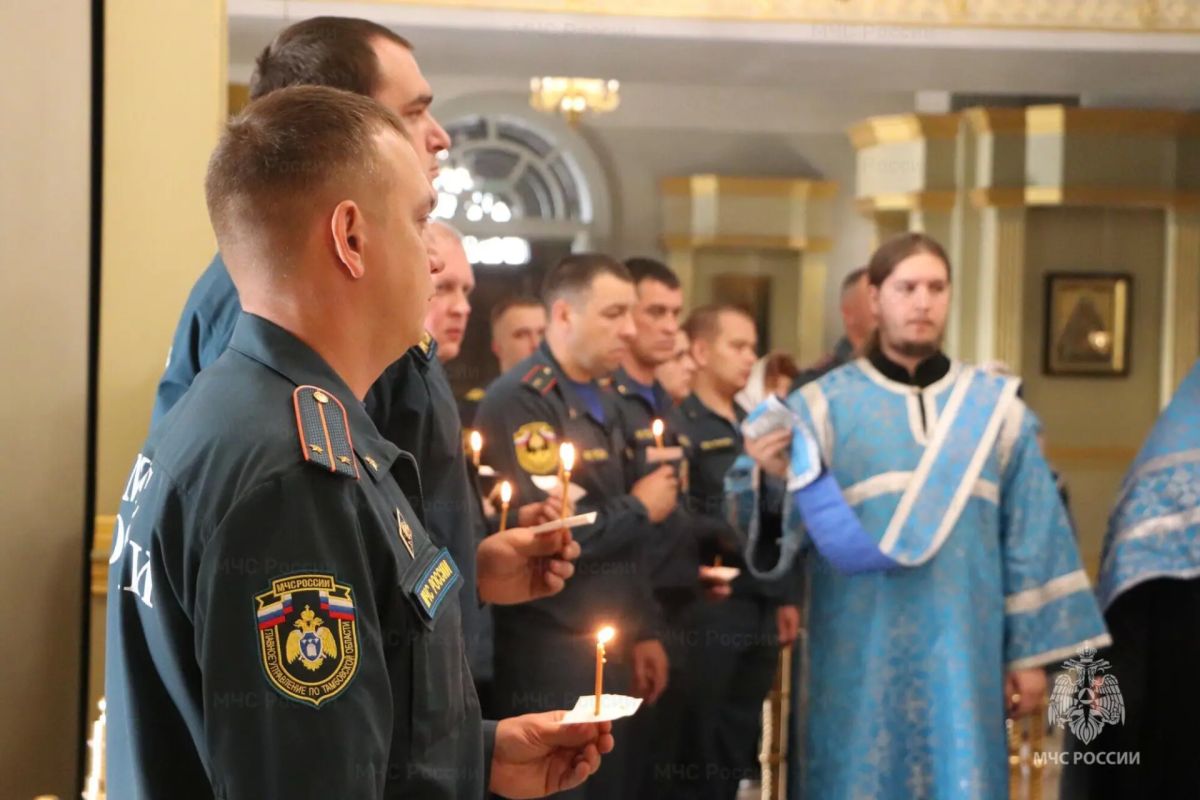 Сотрудники Главного управления приняли участие в благодарственном молебне в честь образа Божьей Матери «Неопалимая Купина» Сотрудники Главного управления приняли участие в благодарственном молебне в честь образа Божьей Матери «Неопалимая Купина»