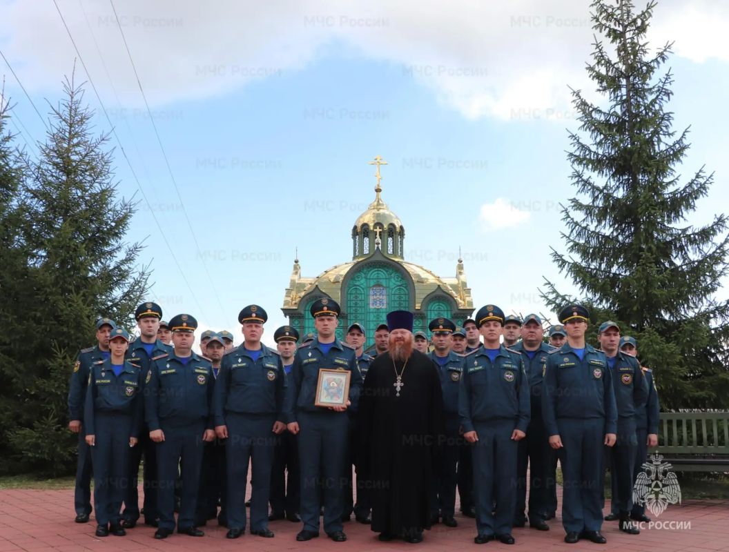 Сотрудники Главного управления приняли участие в благодарственном молебне в честь образа Божьей Матери «Неопалимая Купина» Сотрудники Главного управления приняли участие в благодарственном молебне в честь образа Божьей Матери «Неопалимая Купина»