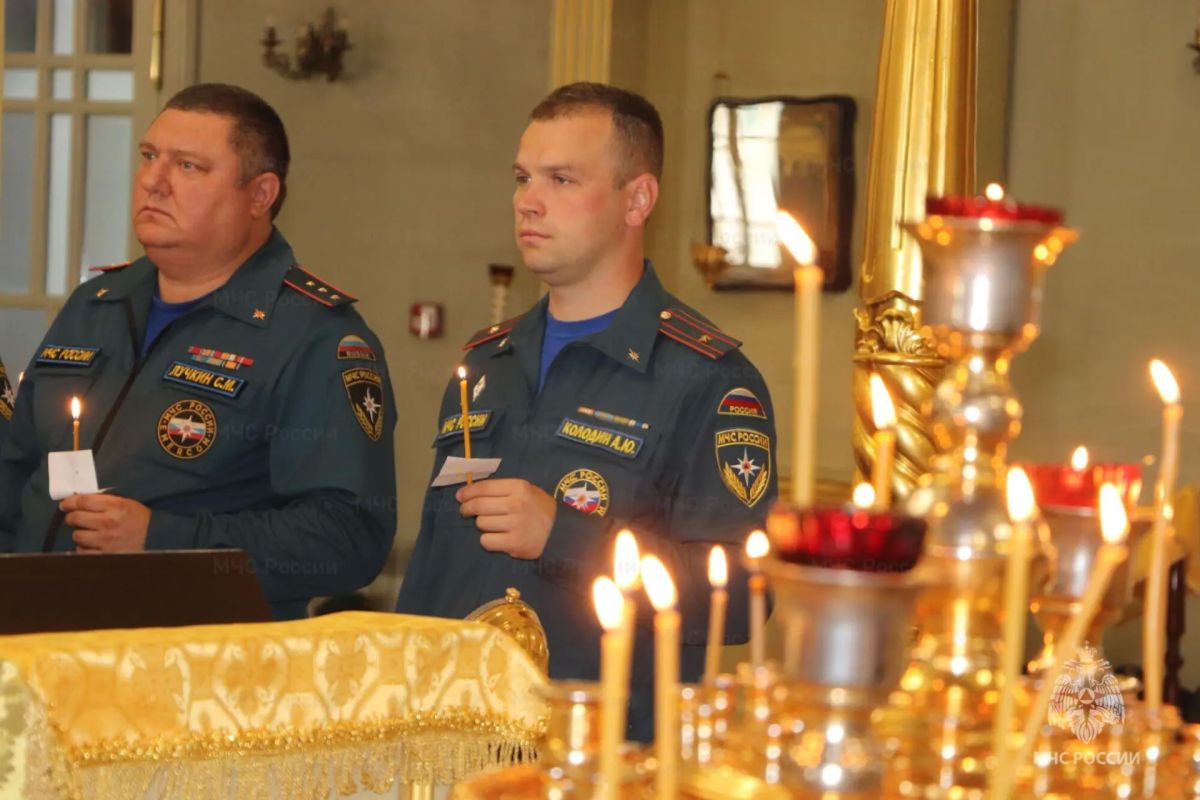 Сотрудники Главного управления приняли участие в благодарственном молебне в честь образа Божьей Матери «Неопалимая Купина» Сотрудники Главного управления приняли участие в благодарственном молебне в честь образа Божьей Матери «Неопалимая Купина»