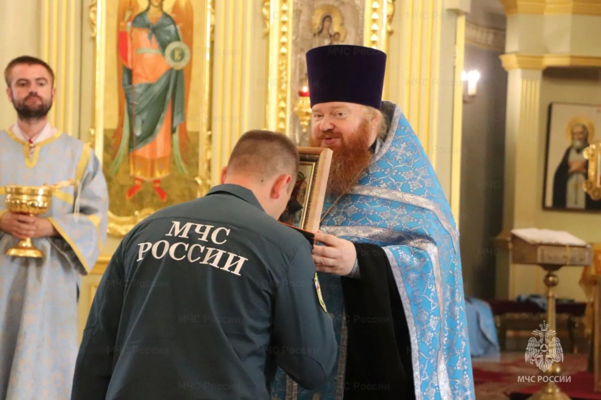 Сотрудники Главного управления приняли участие в благодарственном молебне в честь образа Божьей Матери «Неопалимая Купина» Сотрудники Главного управления приняли участие в благодарственном молебне в честь образа Божьей Матери «Неопалимая Купина»