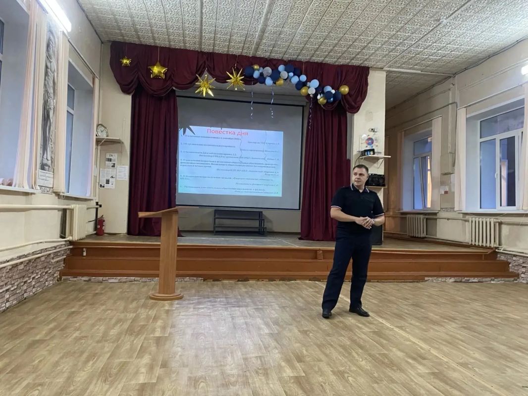 Сотрудники МОМВД России «Знаменский» приняли участие в общешкольном родительском собрании Сотрудники МОМВД России «Знаменский» приняли участие в общешкольном родительском собрании