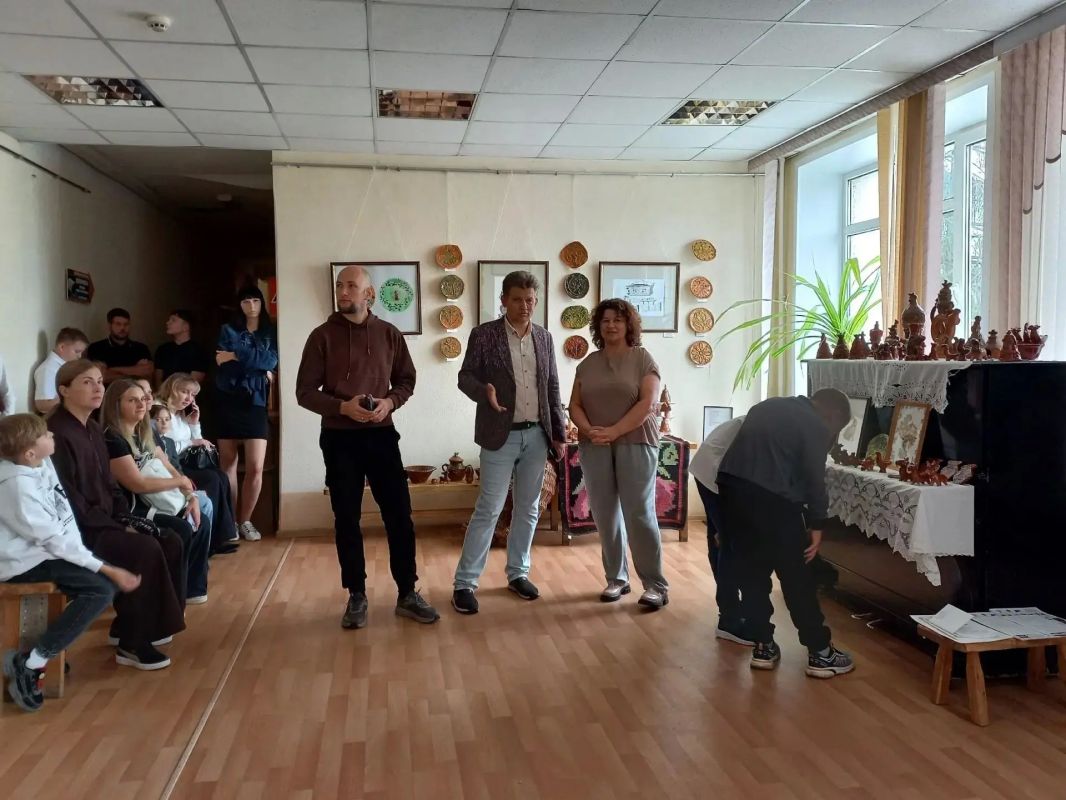В Тамбове открыли выставку в рамках проекта «Семейный культпросвет» В Тамбове открыли выставку в рамках проекта «Семейный культпросвет»