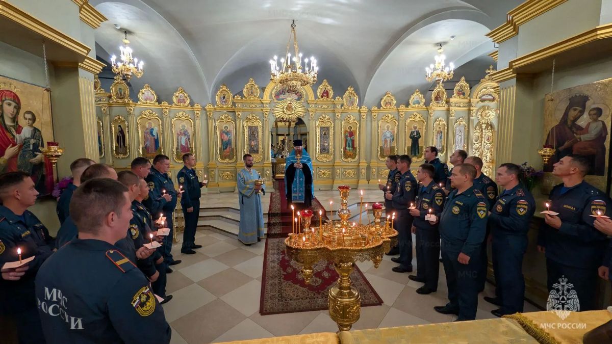 Сотрудники Главного управления приняли участие в благодарственном молебне в честь образа Божьей Матери «Неопалимая Купина» Сотрудники Главного управления приняли участие в благодарственном молебне в честь образа Божьей Матери «Неопалимая Купина»