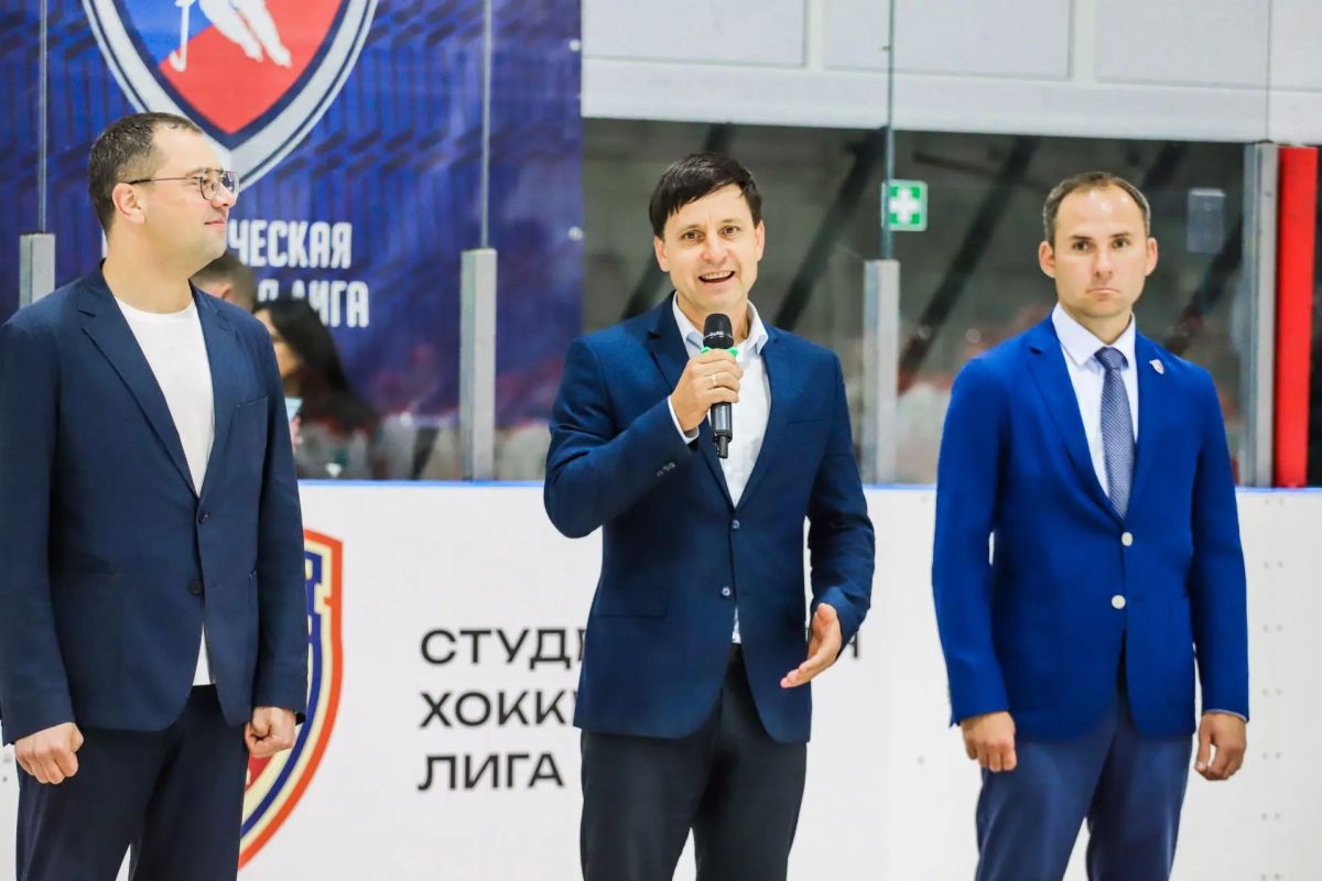 Дали старт Кубку регионов Студенческой хоккейной лиги-Центр в Тамбове! На катке "Державинском" снова кипят страсти - трибуны полные и громкие, а лед делят сильнейший команды Дали старт Кубку регионов Студенческой хоккейной лиги-Центр в Тамбове! На катке "Державинском" снова кипят страсти - трибуны полные и громкие, а лед делят сильнейший команды