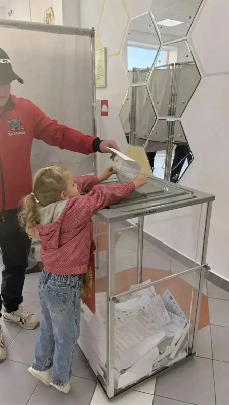 В голосовании поучаствовала руководитель детской спортивной школы хоккейного клуба «Тамбов» Анастасия Оськина В голосовании поучаствовала руководитель детской спортивной школы хоккейного клуба «Тамбов» Анастасия Оськина