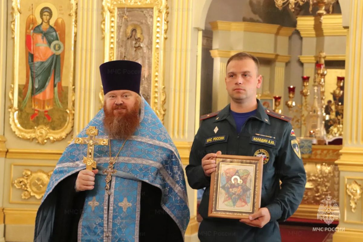 Сотрудники Главного управления приняли участие в благодарственном молебне в честь образа Божьей Матери «Неопалимая Купина» Сотрудники Главного управления приняли участие в благодарственном молебне в честь образа Божьей Матери «Неопалимая Купина»