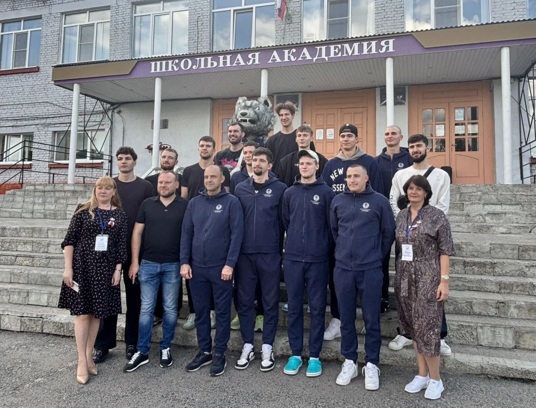 Команда баскетбольного клуба «Тамбов» полным составом проголосовала на выборах депутатов Государственной и областной Думы Команда баскетбольного клуба «Тамбов» полным составом проголосовала на выборах депутатов Государственной и областной Думы