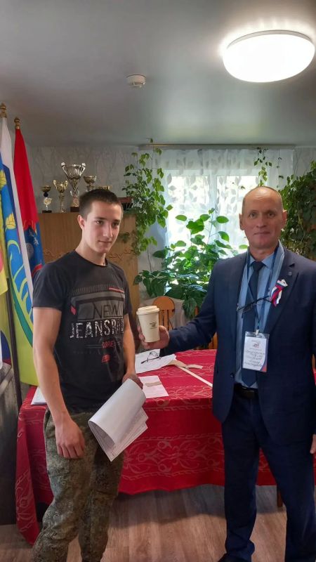 Первые выборы: молодежь активно голосует и получает подарки Первые выборы: молодежь активно голосует и получает подарки