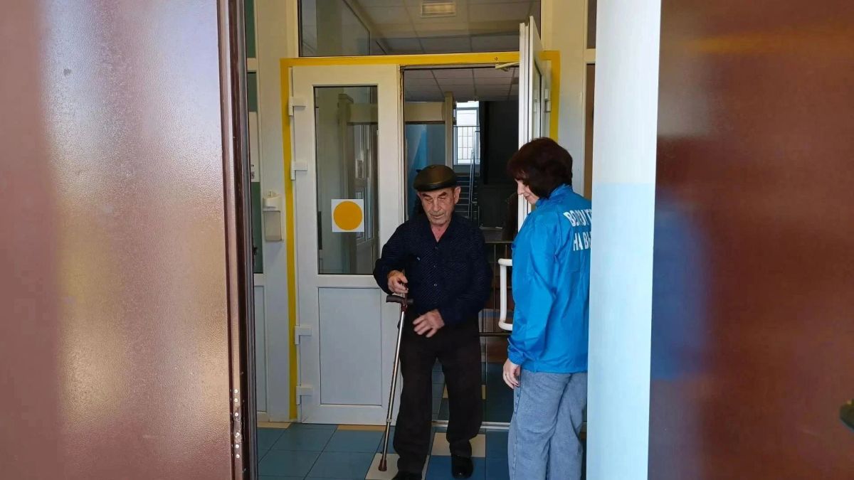 В Тамбовской области волонтеры помогают избирателям ориентироваться на участках В Тамбовской области волонтеры помогают избирателям ориентироваться на участках