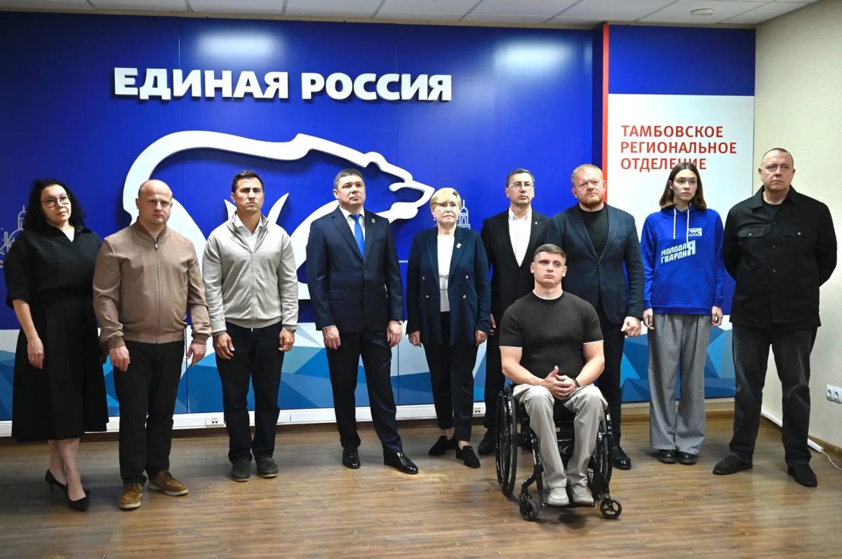 Евгений Первышов: Как секретарь регионального отделения партии "Единая Россия" вместе с однопартийцами принял участие в ВКС с председателем нашей партии Дмитрием Анатольевичем Медведевым Евгений Первышов: Как секретарь регионального отделения партии "Единая Россия" вместе с однопартийцами принял участие в ВКС с председателем нашей партии Дмитрием Анатольевичем Медведевым