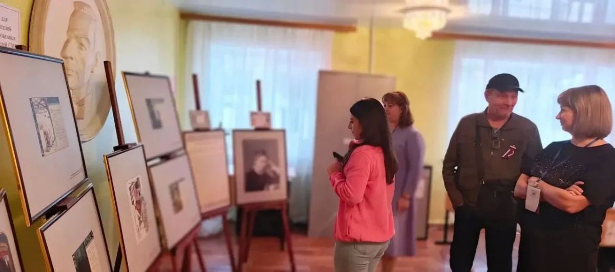 Выставка работ художницы Елены Поленовой открылась на избирательном участке №919 в городе Уварово Выставка работ художницы Елены Поленовой открылась на избирательном участке №919 в городе Уварово