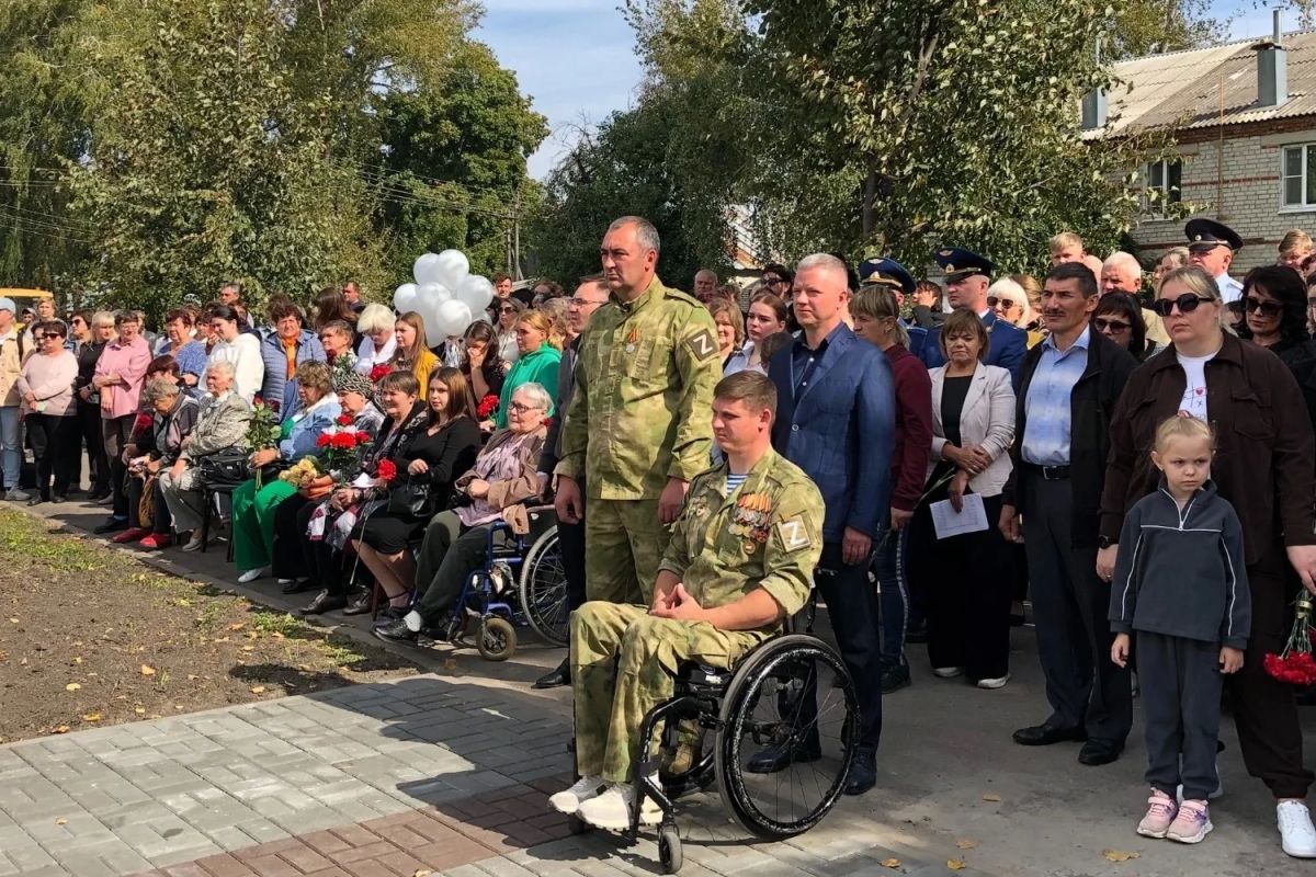 В Парке культуры рабочего посёлка Умёт открыли Аллею Памяти в честь жителей округа, погибших в ходе СВО В Парке культуры рабочего посёлка Умёт открыли Аллею Памяти в честь жителей округа, погибших в ходе СВО