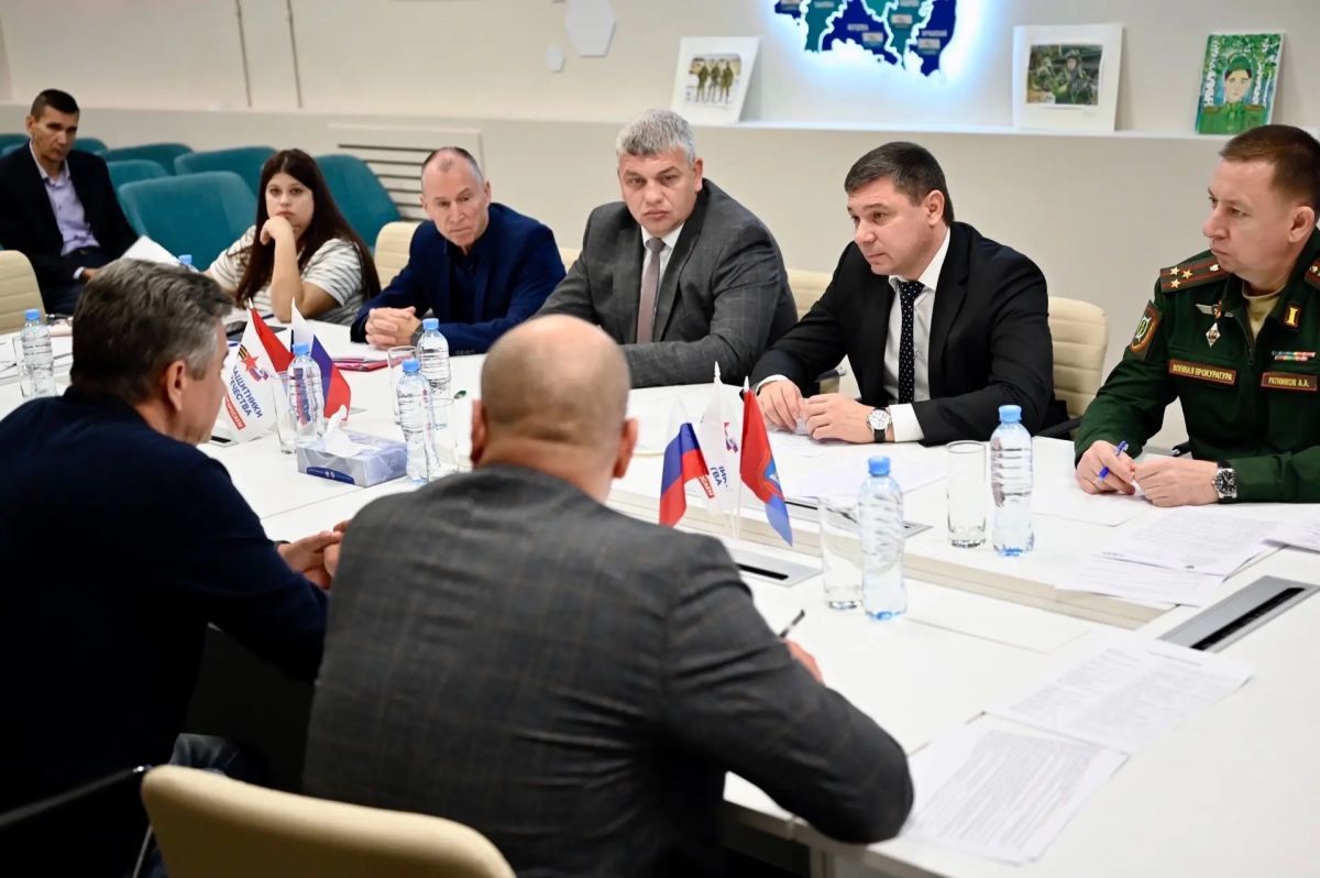 Глава Тамбовской области Евгений Первышов провёл личный приём граждан в региональном филиале фонда «Защитники Отечества» Глава Тамбовской области Евгений Первышов провёл личный приём граждан в региональном филиале фонда «Защитники Отечества»