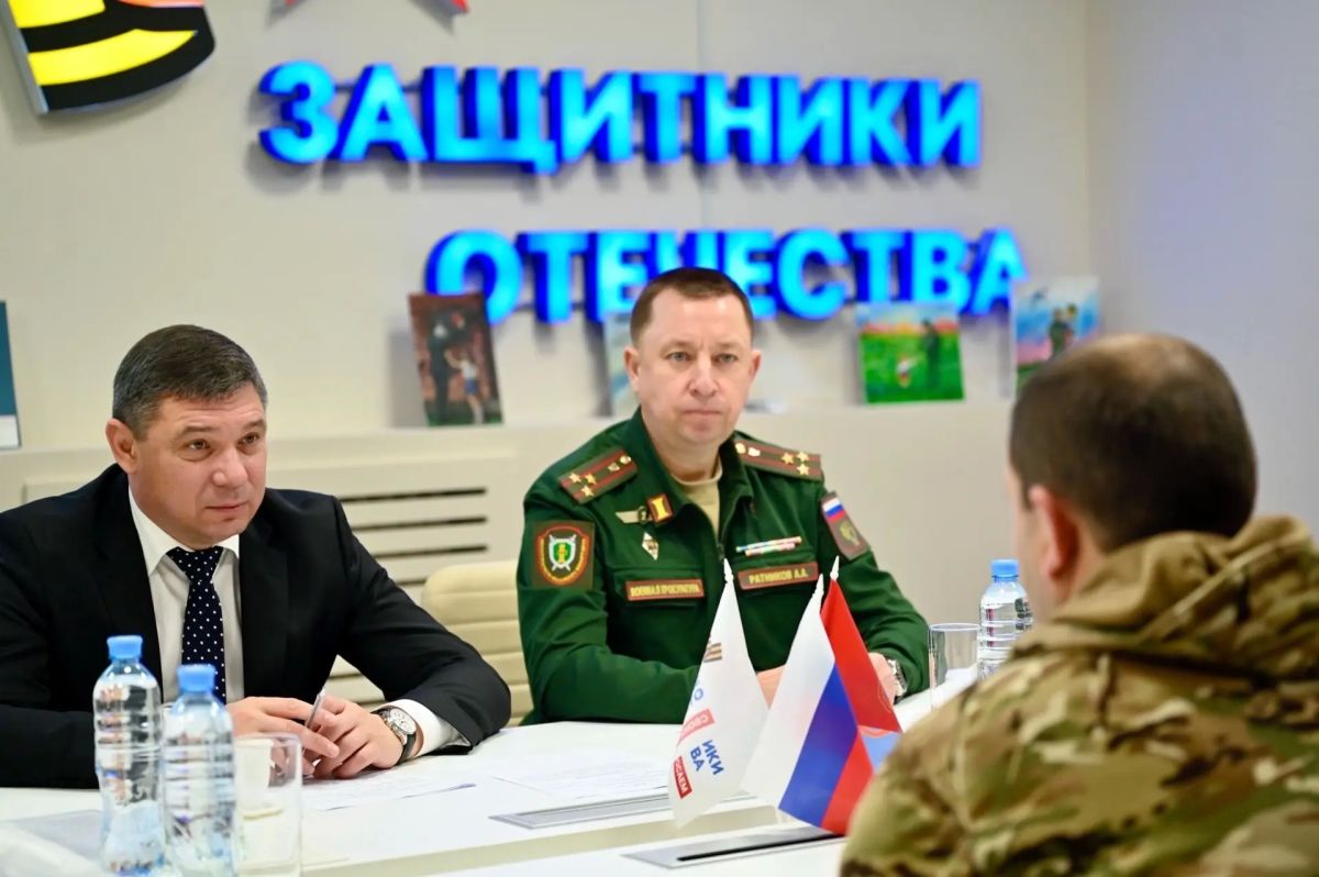 Глава Тамбовской области Евгений Первышов провёл личный приём граждан в региональном филиале фонда «Защитники Отечества» Глава Тамбовской области Евгений Первышов провёл личный приём граждан в региональном филиале фонда «Защитники Отечества»
