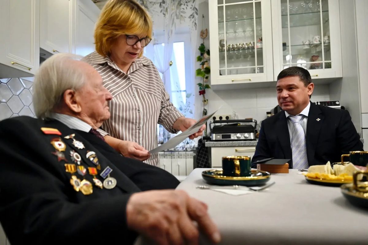 Глава Тамбовской области Евгений Первышов поздравил со 100-летним юбилеем ветерана Великой Отечественной войны, Почётного гражданина Тамбовской области Владимира Севрюкова Глава Тамбовской области Евгений Первышов поздравил со 100-летним юбилеем ветерана Великой Отечественной войны, Почётного гражданина Тамбовской области Владимира Севрюкова