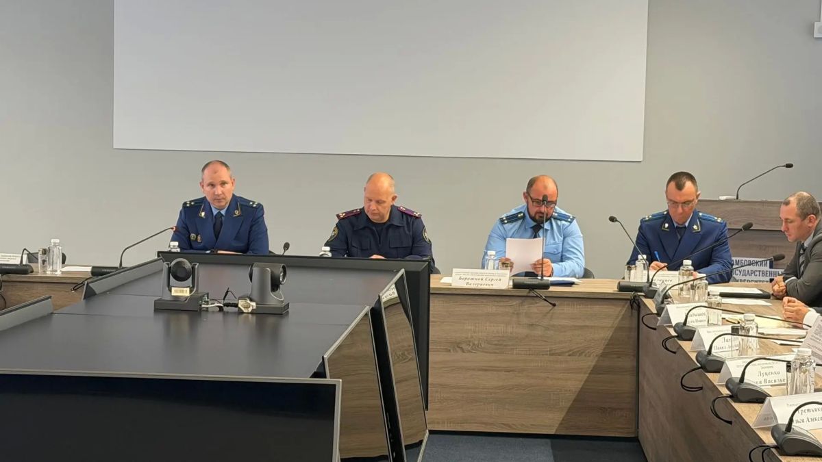 По инициативе прокуратуры Тамбовской области состоялся круглый стол по вопросам противодействия и профилактики преступлений экстремистской направленности среди несовершеннолетних По инициативе прокуратуры Тамбовской области состоялся круглый стол по вопросам противодействия и профилактики преступлений экстремистской направленности среди несовершеннолетних