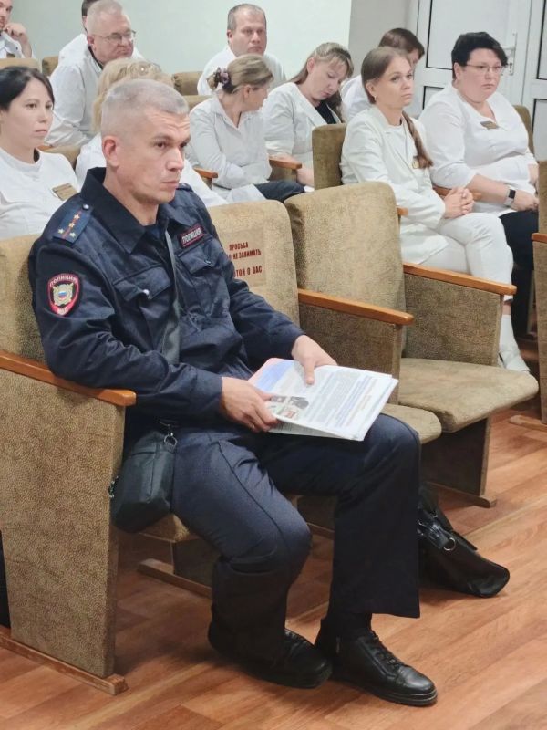 Полицейские провели профилактическую беседу с медиками тамбовской областной больницы после случая мошенничества на 1,3 миллиона рублей Полицейские провели профилактическую беседу с медиками тамбовской областной больницы после случая мошенничества на 1,3 миллиона рублей