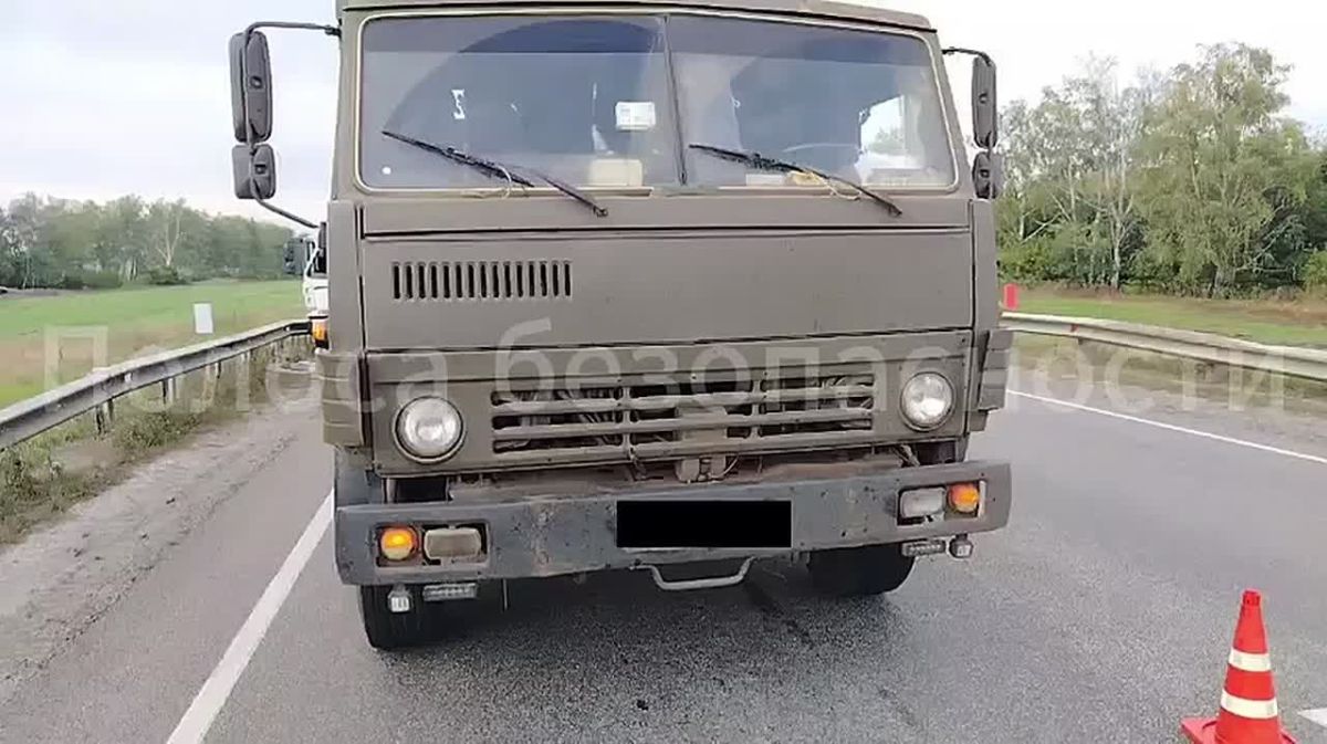 На трассе Р-22 «Каспий» эвакуатор столкнулся с грузовиком