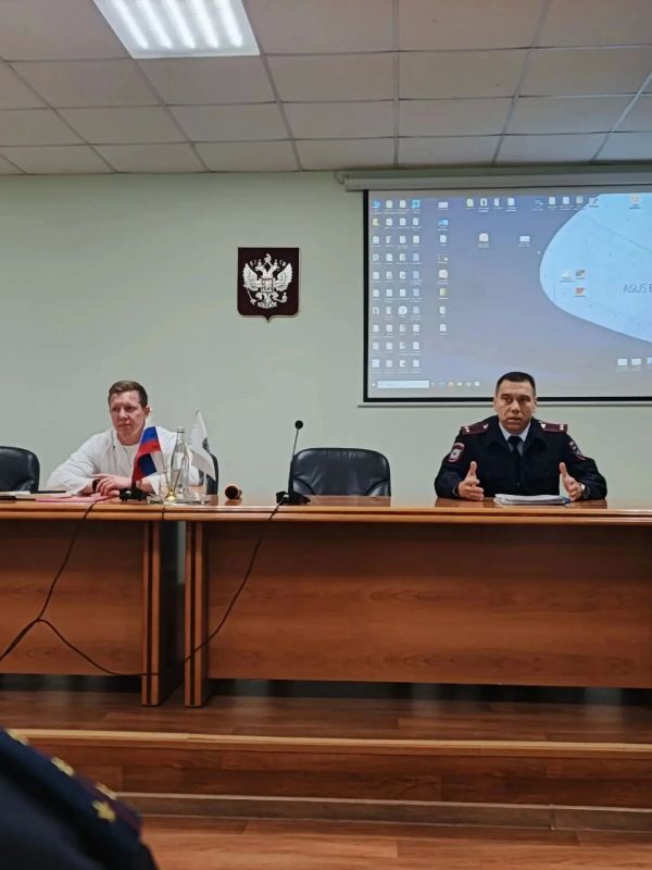 Полицейские провели профилактическую беседу с медиками тамбовской областной больницы после случая мошенничества на 1,3 миллиона рублей Полицейские провели профилактическую беседу с медиками тамбовской областной больницы после случая мошенничества на 1,3 миллиона рублей