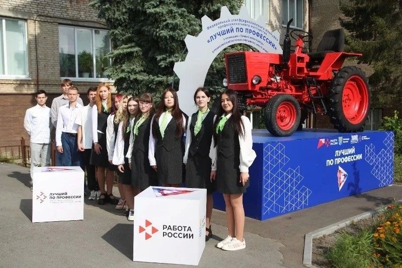Синий трактор? Нет, на Тамбовской земле теперь есть свой красный трактор!