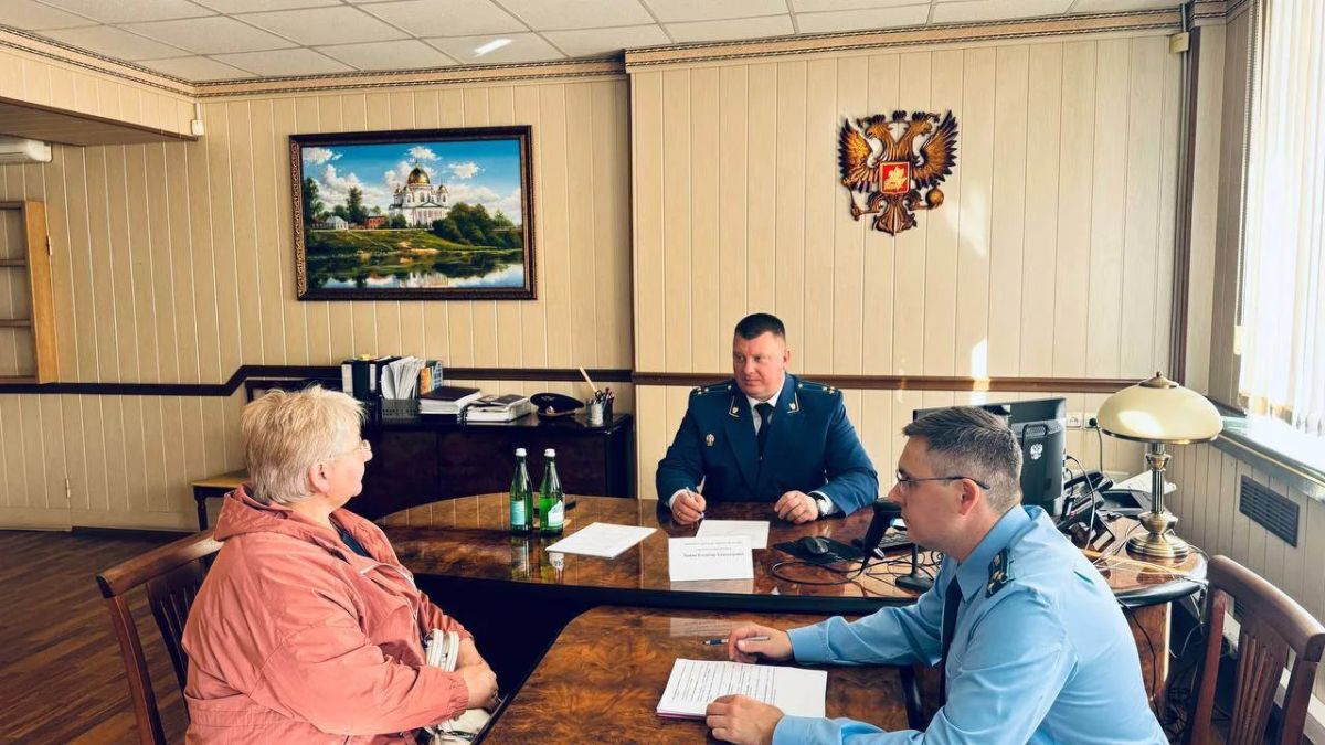 Заместитель прокурора Тамбовской области Владимир Лункин провел личный прием граждан Заместитель прокурора Тамбовской области Владимир Лункин провел личный прием граждан