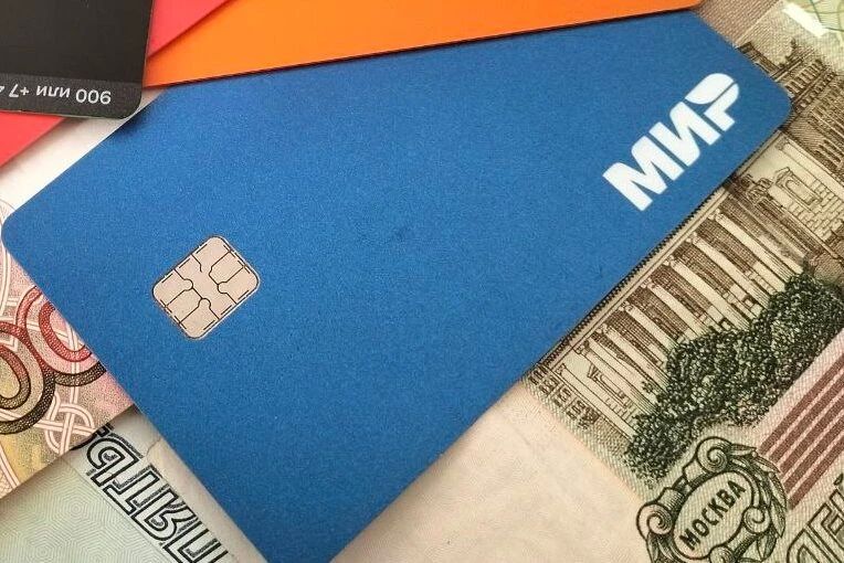 За полгода в Тамбовской области держатели 2,5 млн банковских карт воспользовались ими 131,8 млн раз
