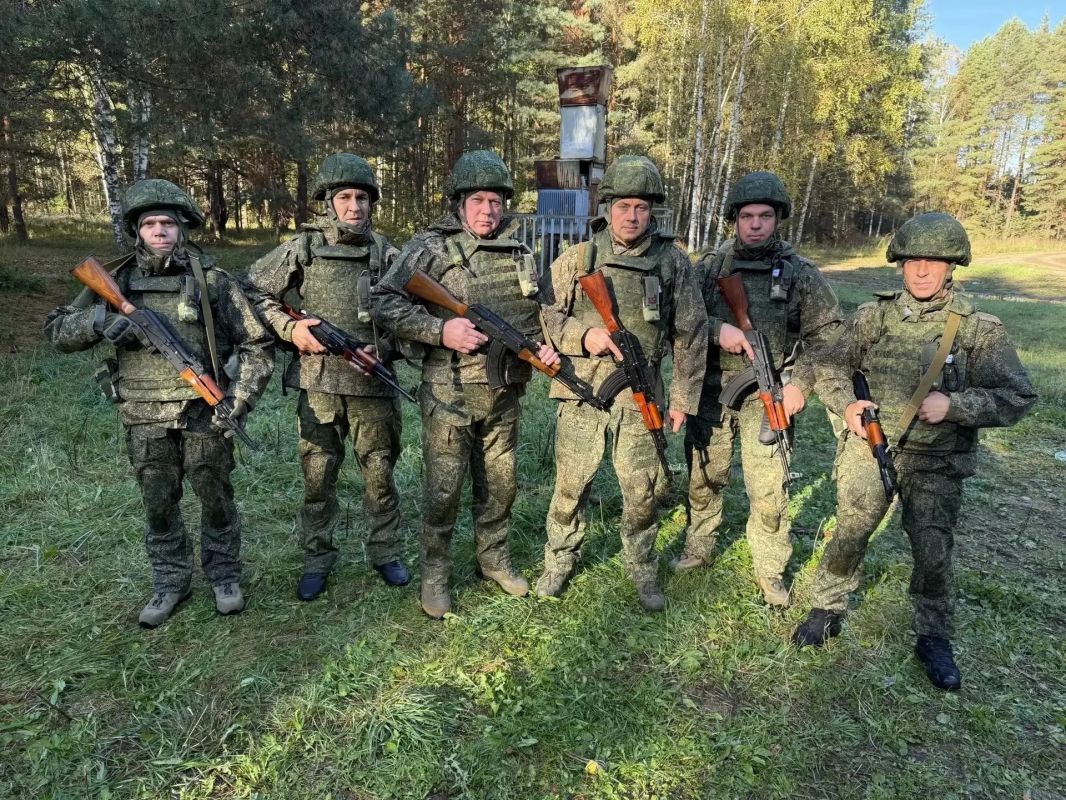 Глава Мичуринска Максим Харников вместе с отрядом БАРС отправился на военные сборы Глава Мичуринска Максим Харников вместе с отрядом БАРС отправился на военные сборы