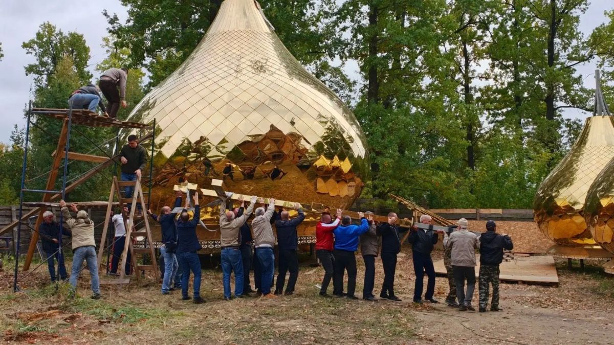 В Котовске освятили кресты и купола строящегося храма Рождества Христова В Котовске освятили кресты и купола строящегося храма Рождества Христова