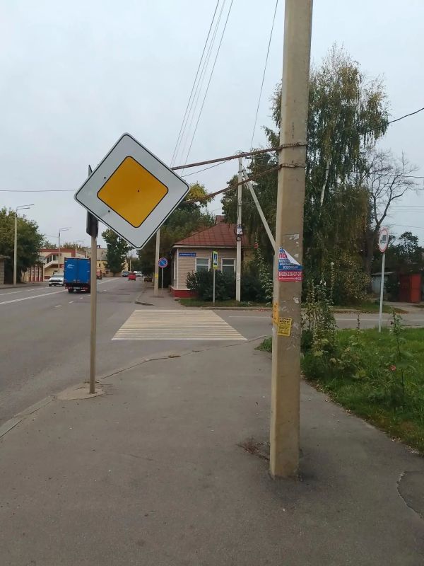 В Тамбове на постоянной основе проводится работа по поддержанию дорожных знаков в надлежащем состоянии В Тамбове на постоянной основе проводится работа по поддержанию дорожных знаков в надлежащем состоянии