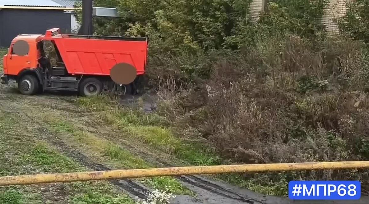 В посёлке Новая Ляда под Тамбовом местная автомойка сливает отходы прямо среди жилых домов