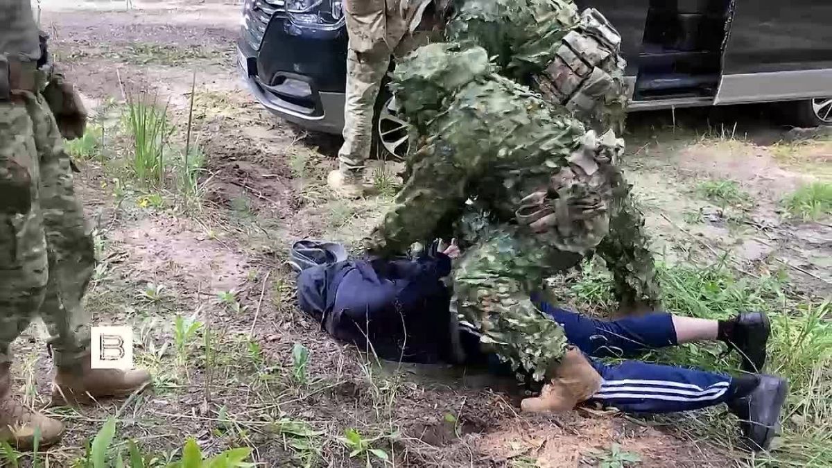 Кадры задержания жителя Тамбова, подозреваемого в подготовке теракта против сотрудника одного из оборонных предприятий