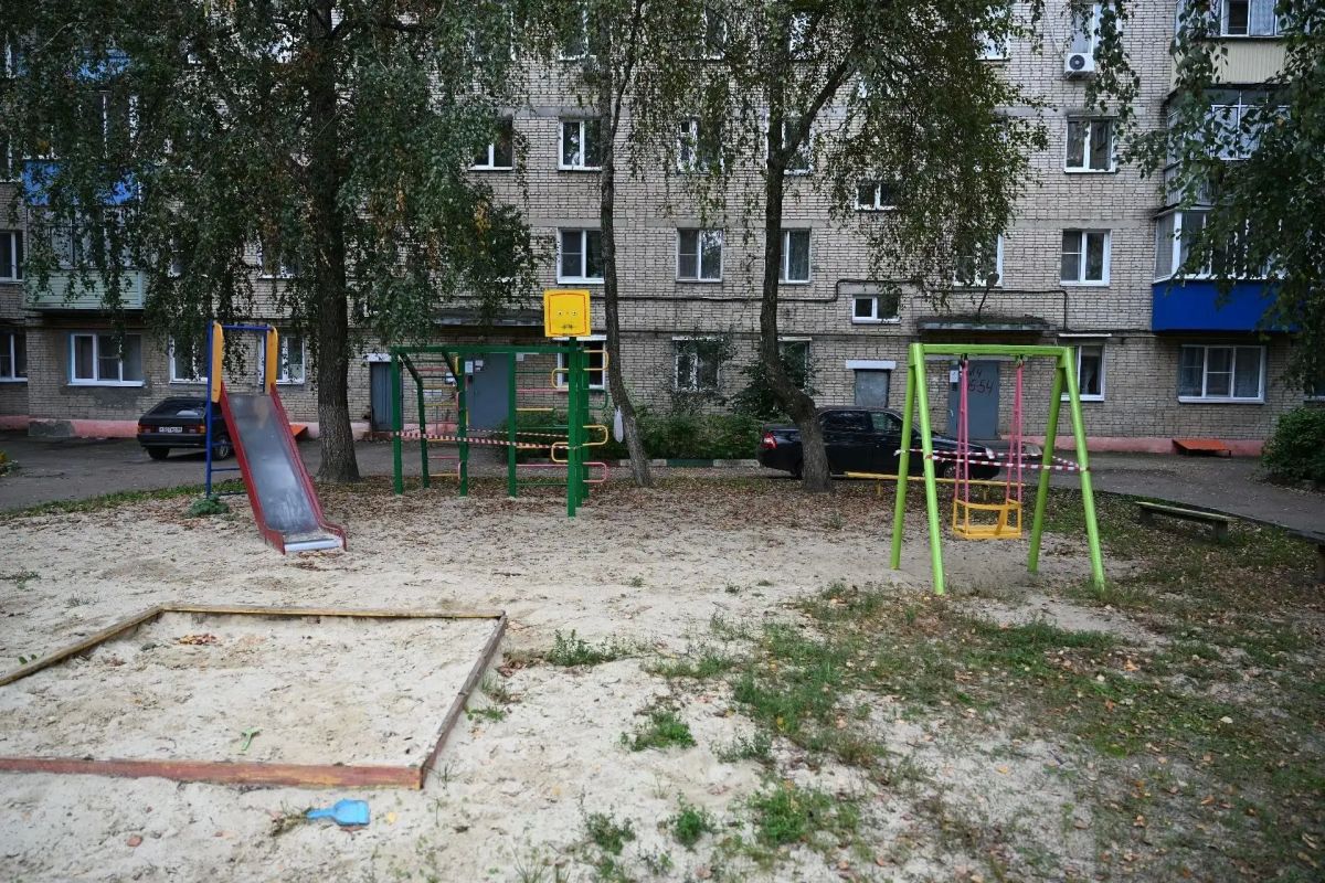 Дирекция городского хозяйства продолжает ремонт малых архитектурных форм во дворах Дирекция городского хозяйства продолжает ремонт малых архитектурных форм во дворах