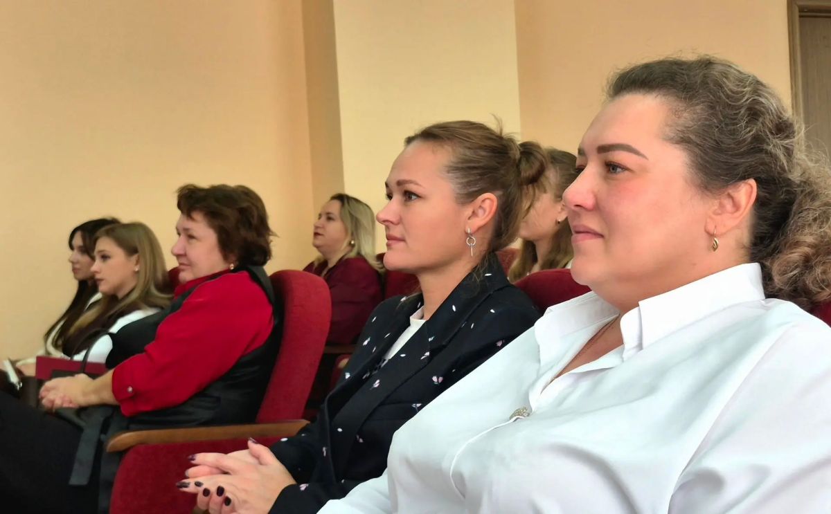 Помощник руководителя следственного управления по Тамбовской области (по общественно-политической работе) провела семинар-совещание с классными руководителями профильных классов СК России Помощник руководителя следственного управления по Тамбовской области (по общественно-политической работе) провела семинар-совещание с классными руководителями профильных классов СК России