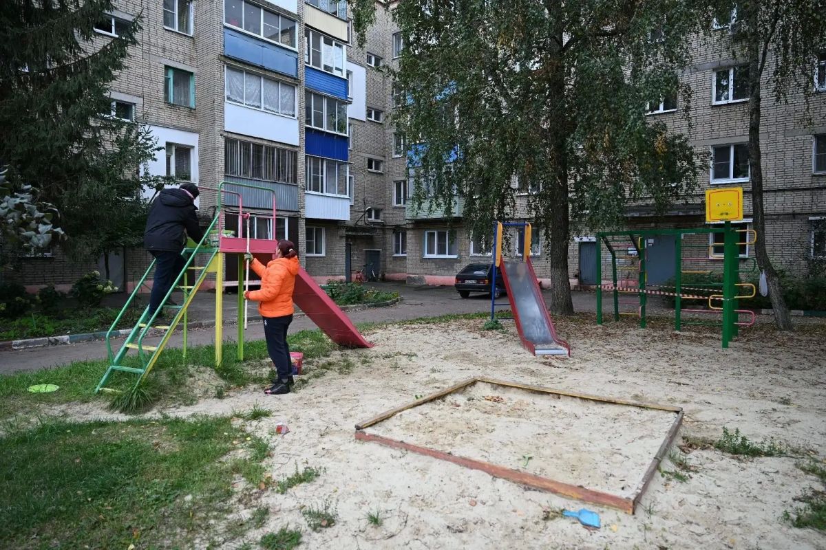 Дирекция городского хозяйства продолжает ремонт малых архитектурных форм во дворах